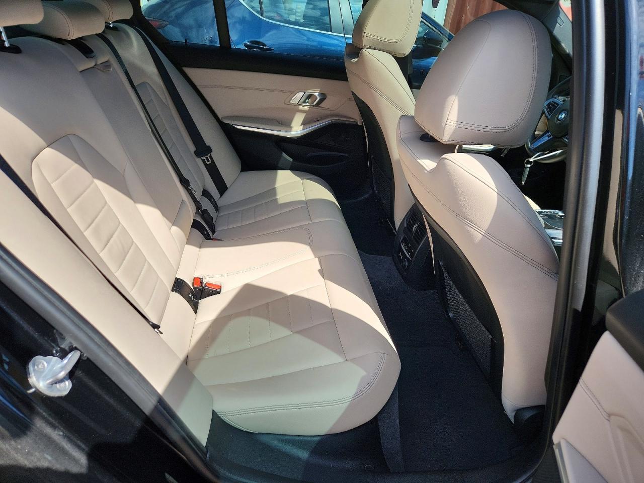 2019 BMW 330Xi - zdjęcie 10