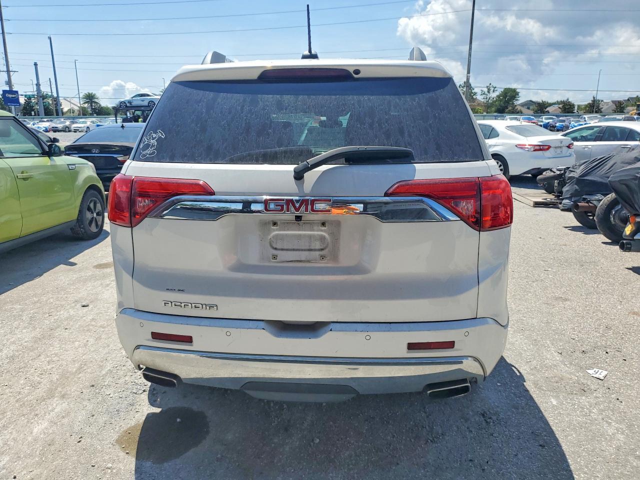 2017 GMC Acadia Denali - zdjęcie 6