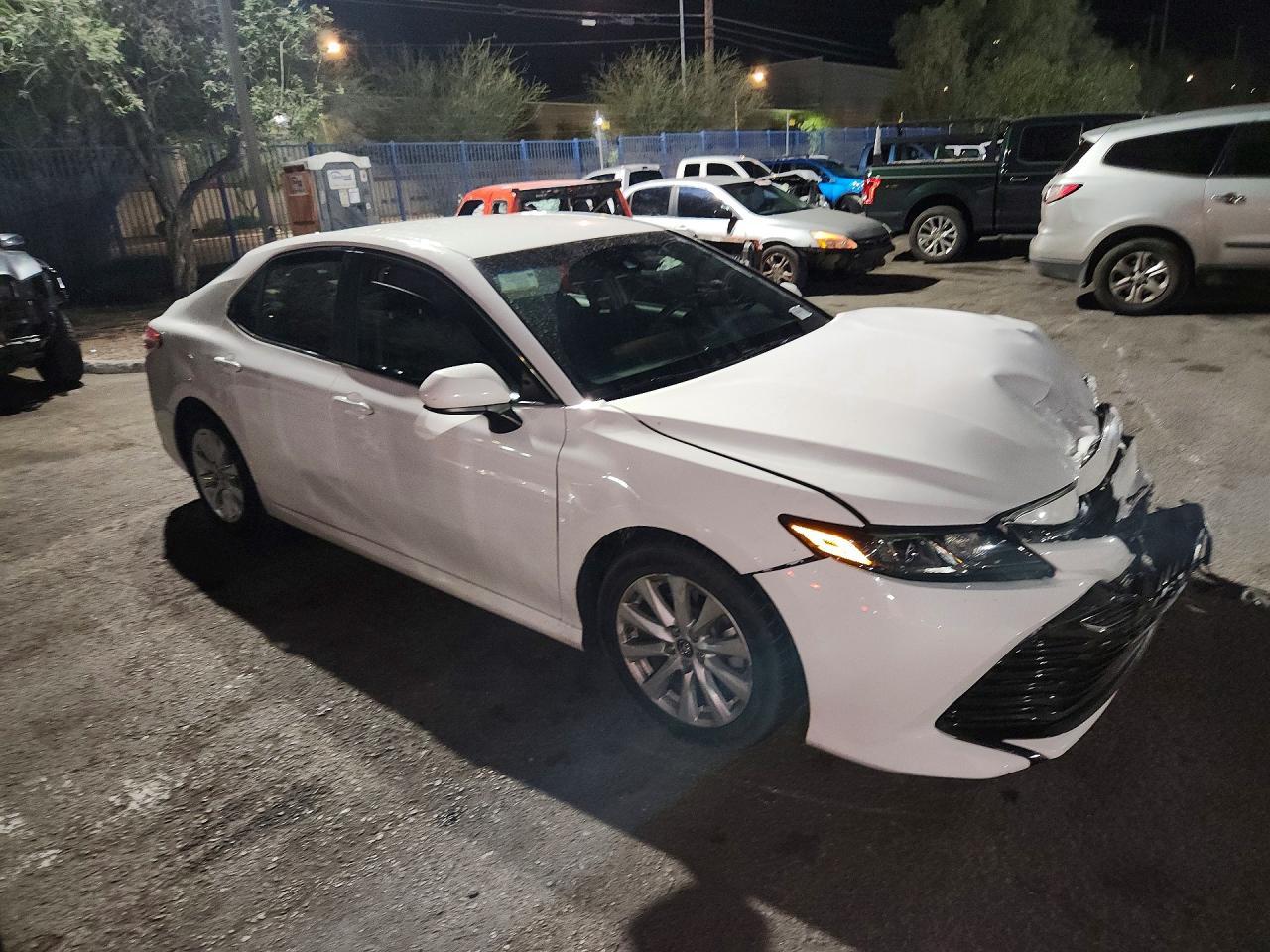 2018 Toyota Camry Le - zdjęcie 4
