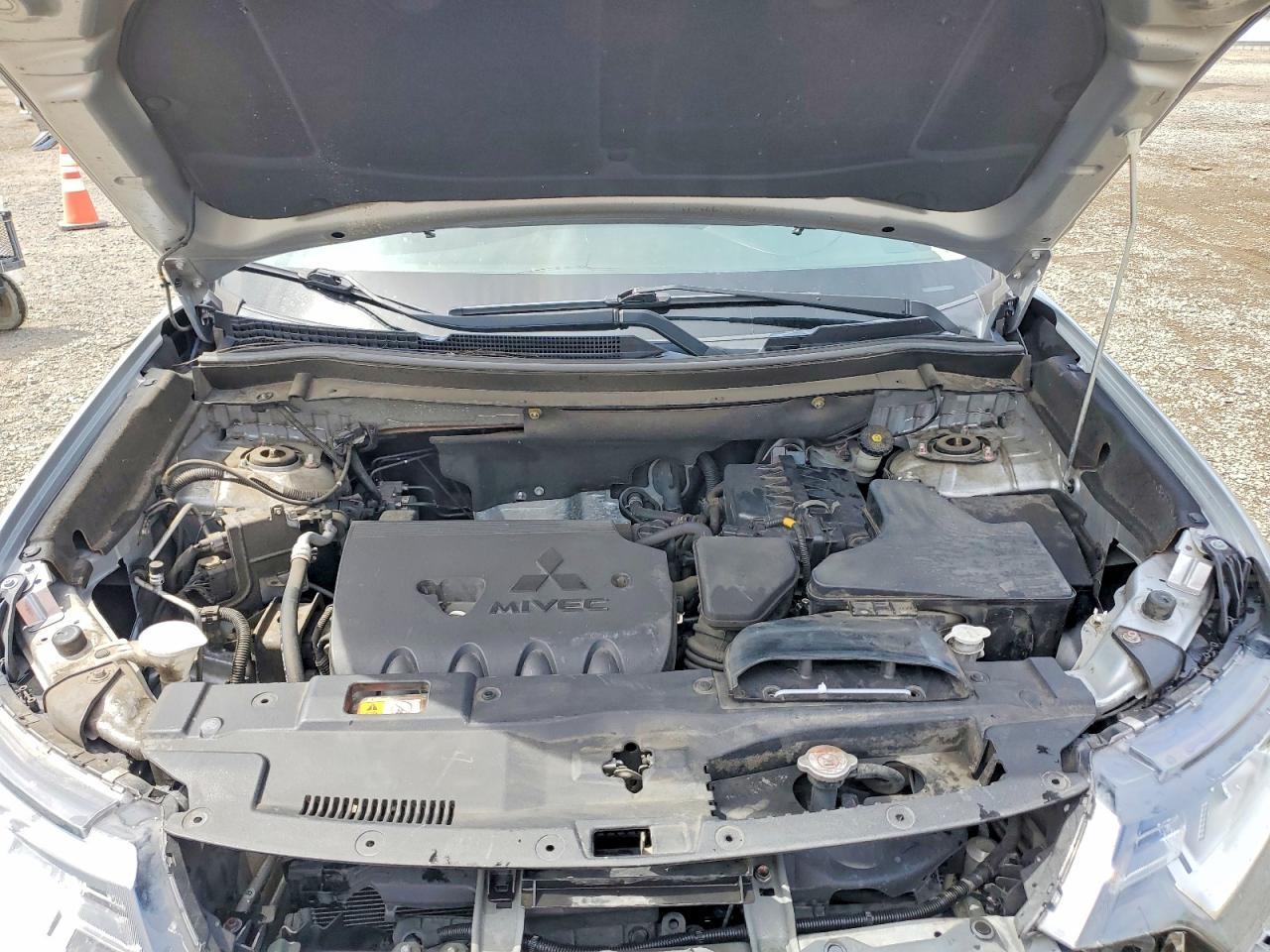 2018 Mitsubishi Outlander Es - zdjęcie 12