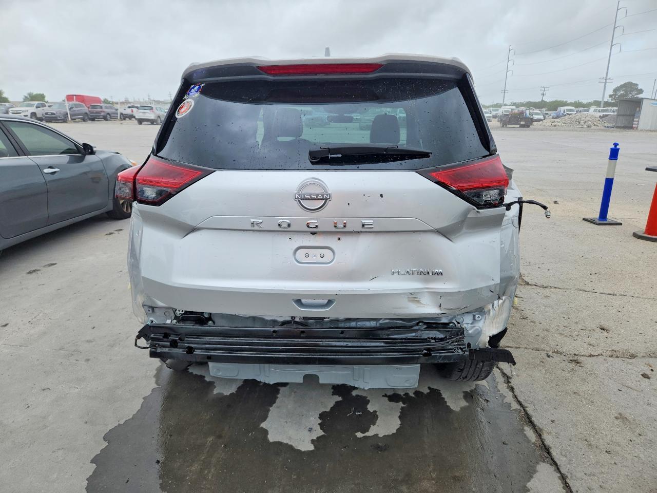 2023 Nissan Rogue Platinum - zdjęcie 6