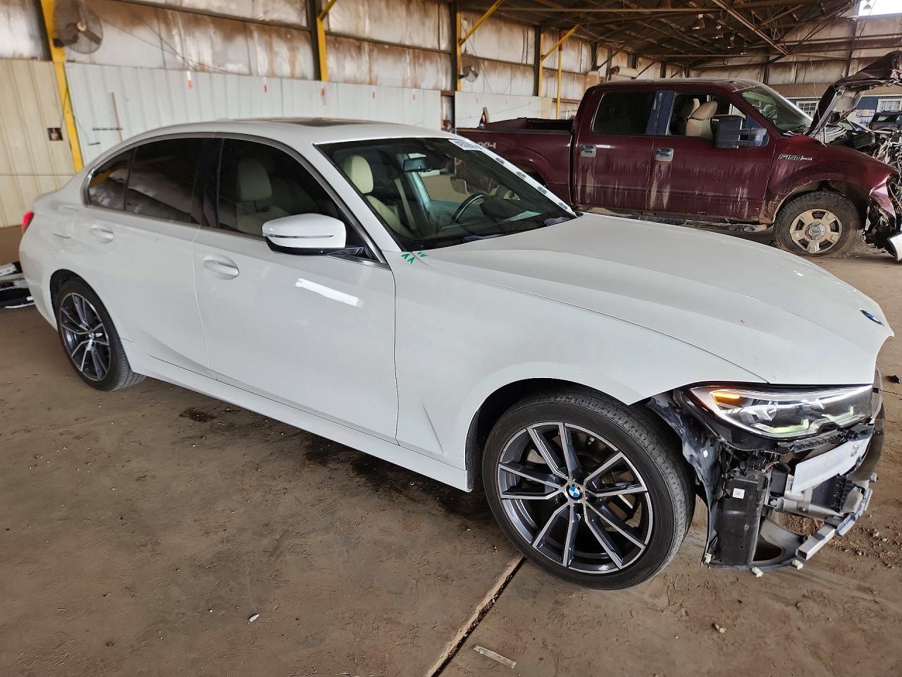 2019 BMW 330I - zdjęcie 4
