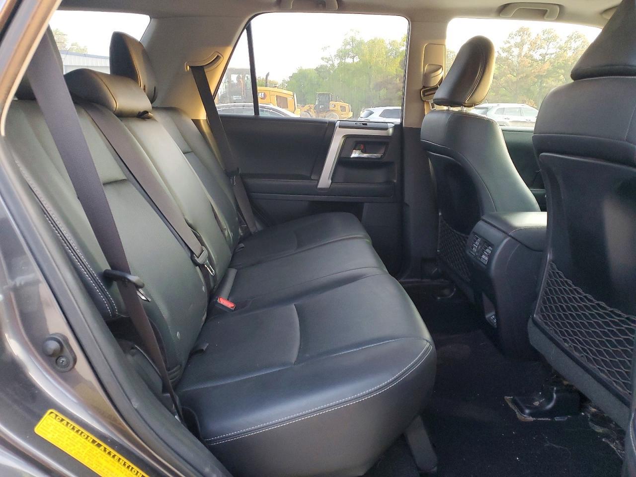 2020 Toyota 4 Runner - zdjęcie 11