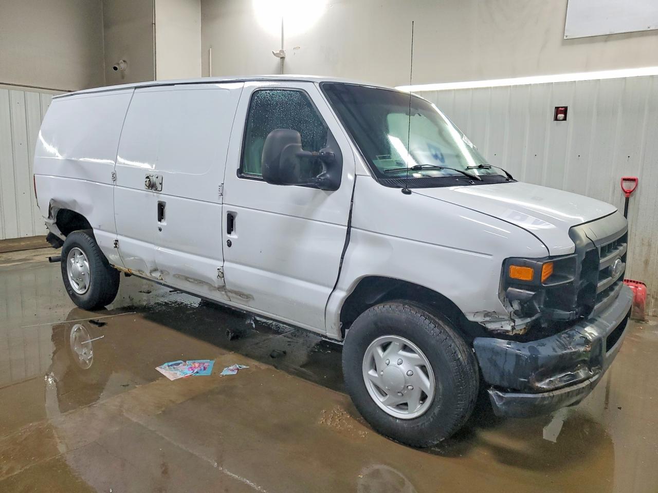 2014 Ford Econoline E250 Van - zdjęcie 4