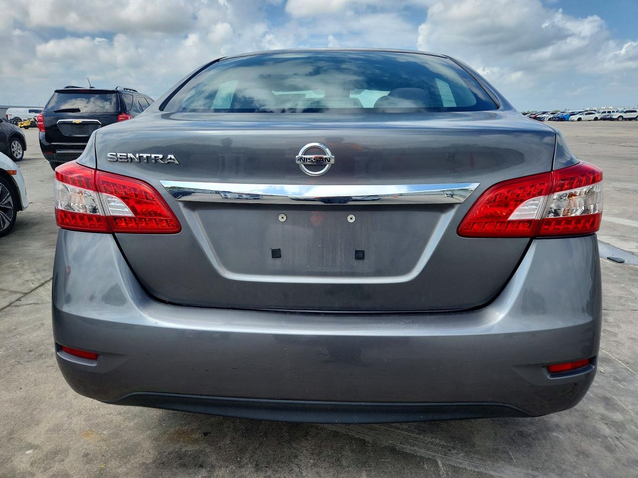 2015 Nissan Sentra S - zdjęcie 6