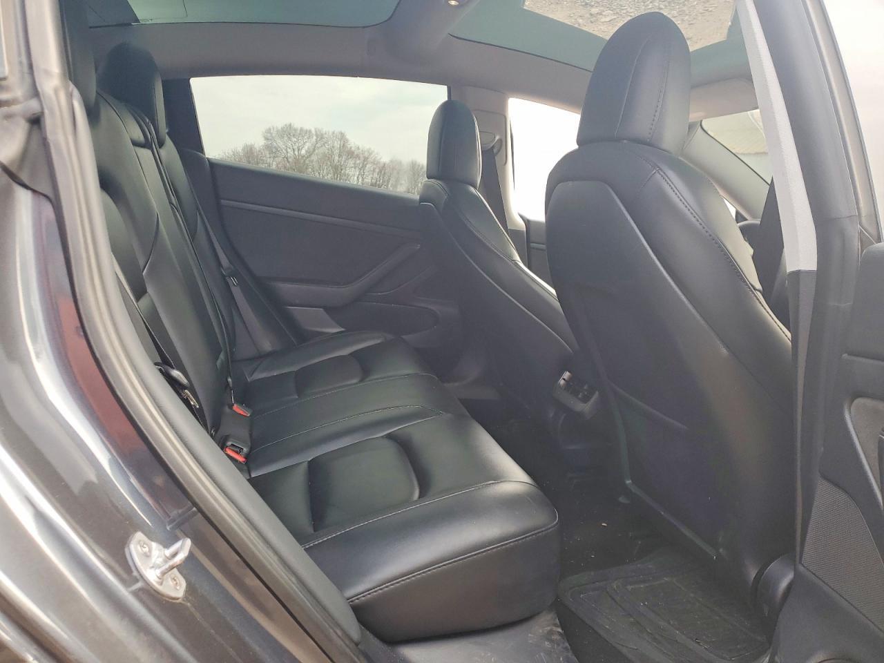 2020 Tesla Model 3 - zdjęcie 10