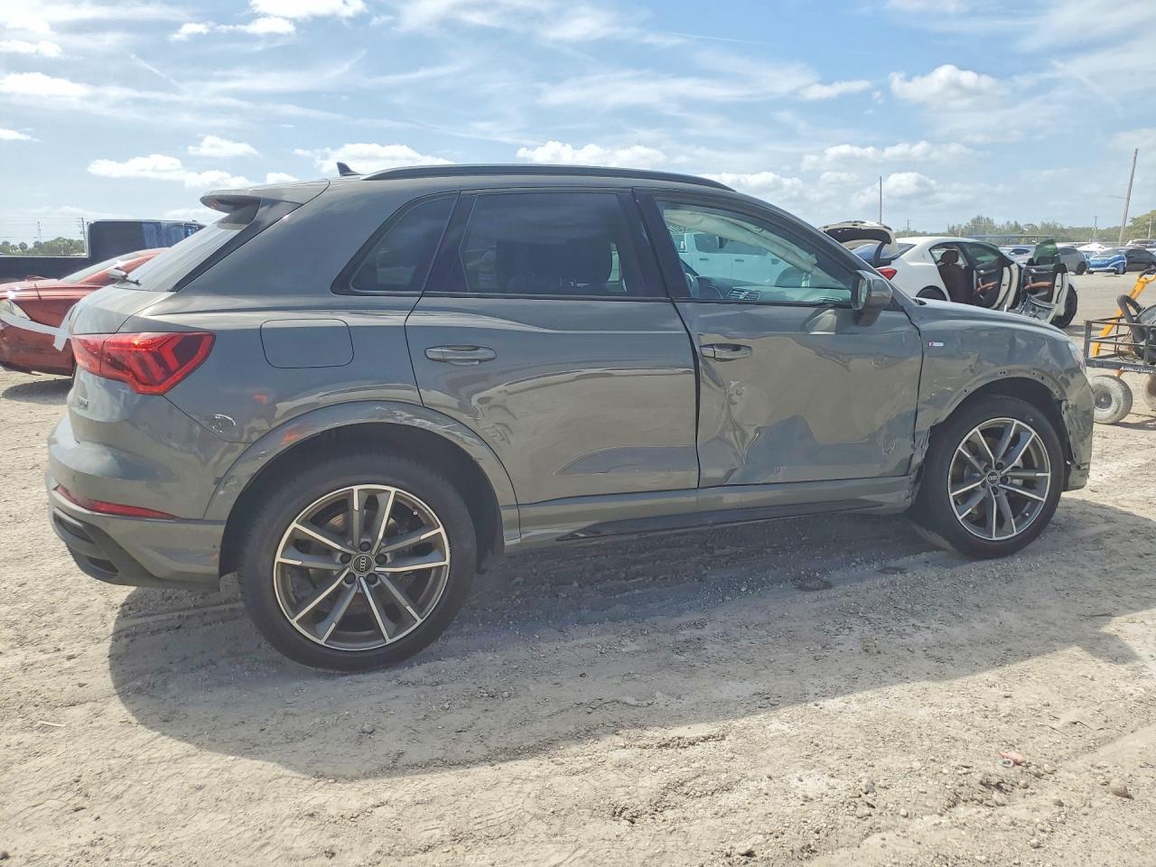 2025 Audi Q3 Premium S Line 45 - zdjęcie 3
