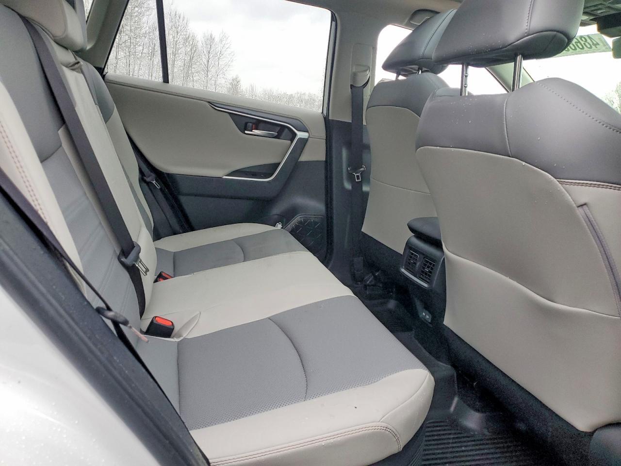 2024 Toyota Rav4 Hybrid Limited - zdjęcie 11