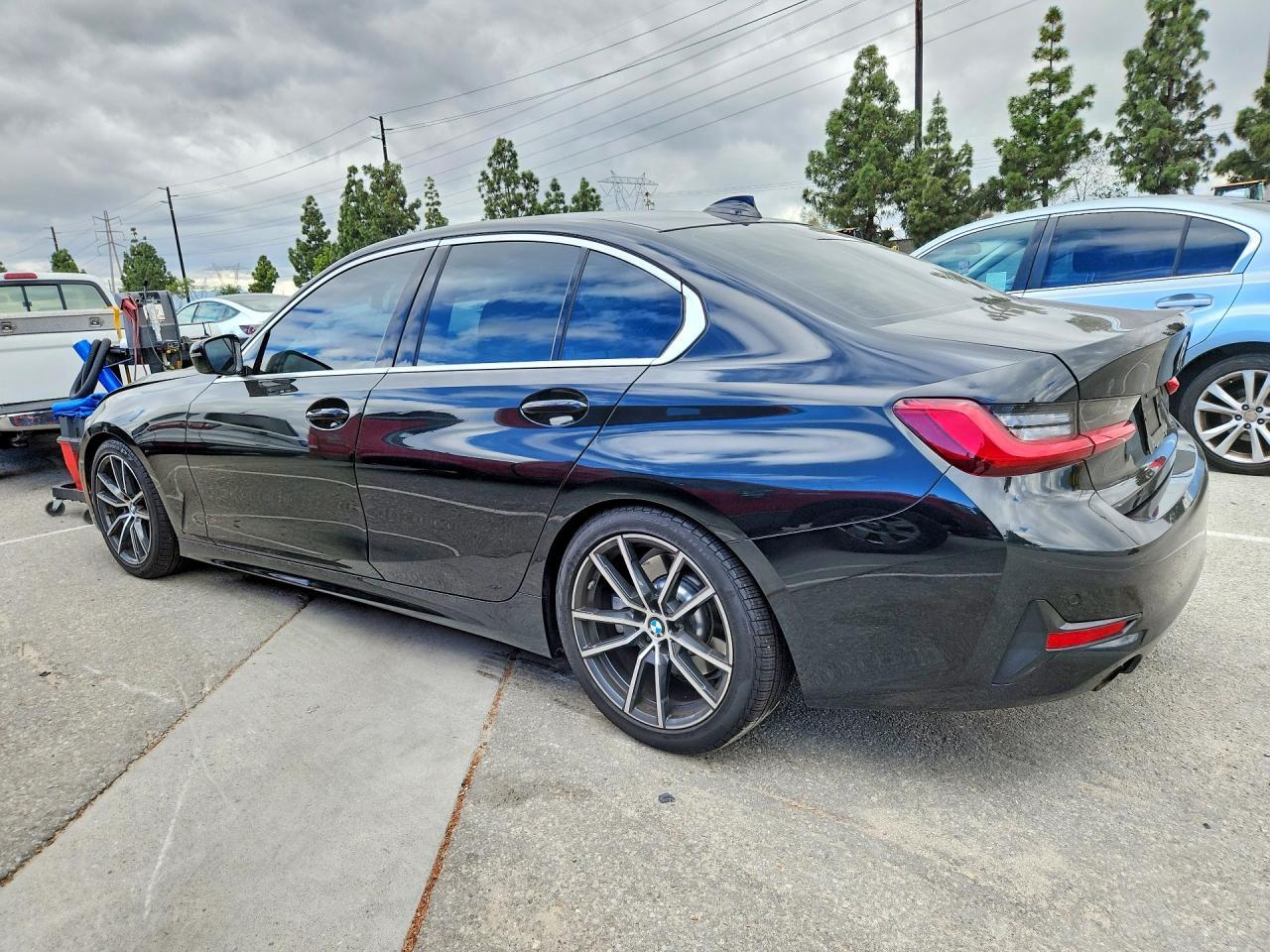 2020 BMW 330I - zdjęcie 2