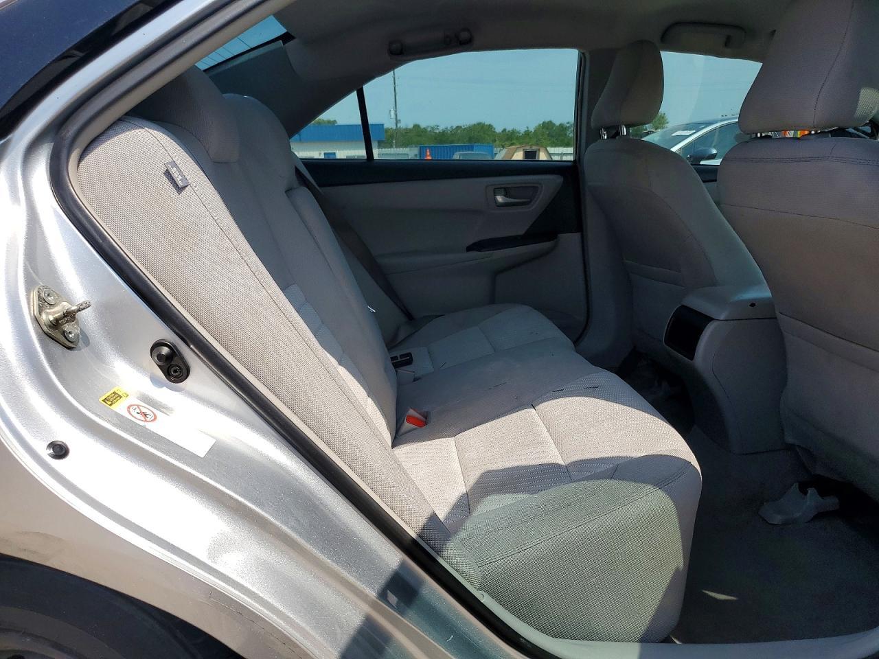 2016 Toyota Camry Le - zdjęcie 10