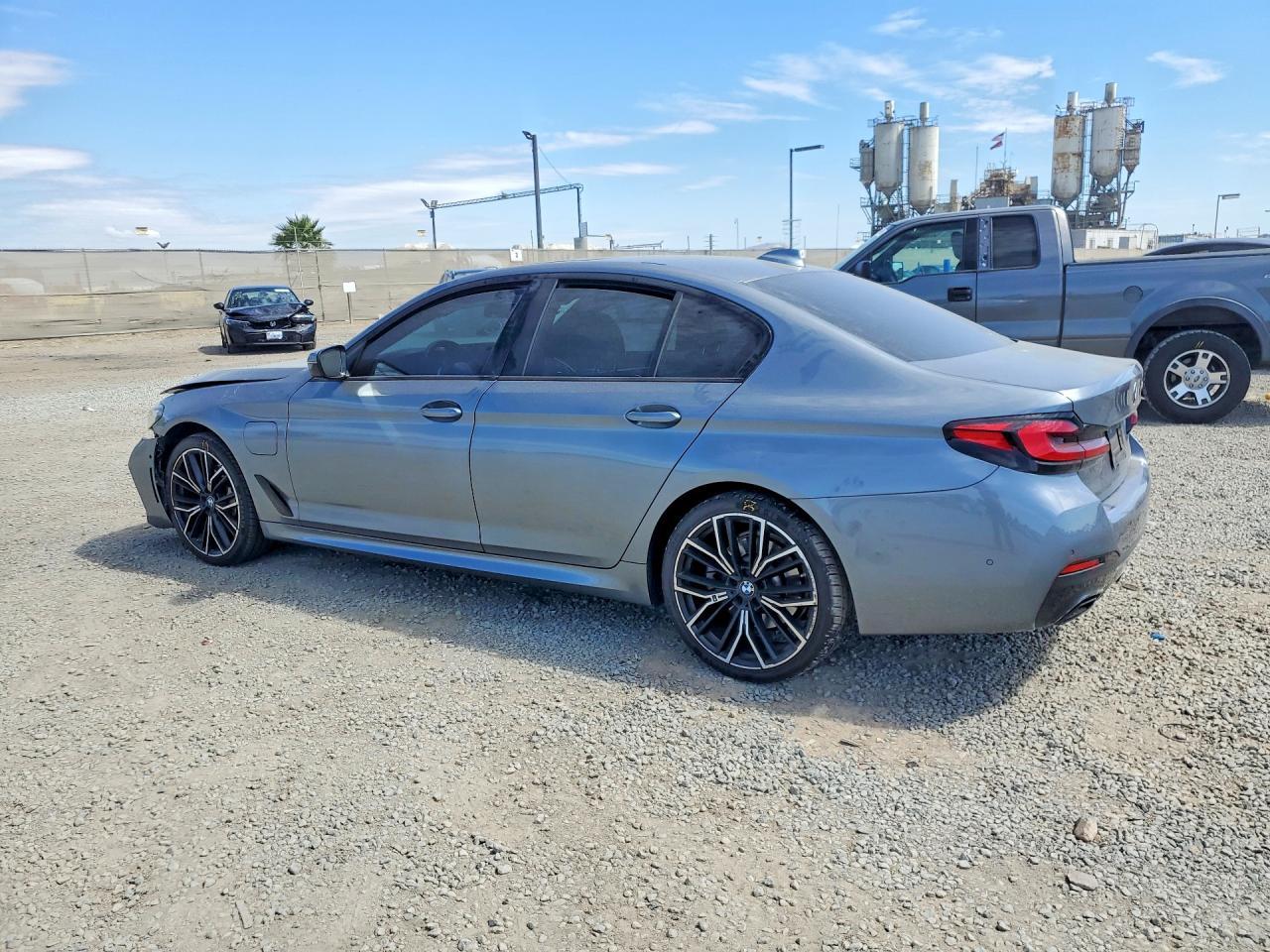 2021 BMW 530E - zdjęcie 2