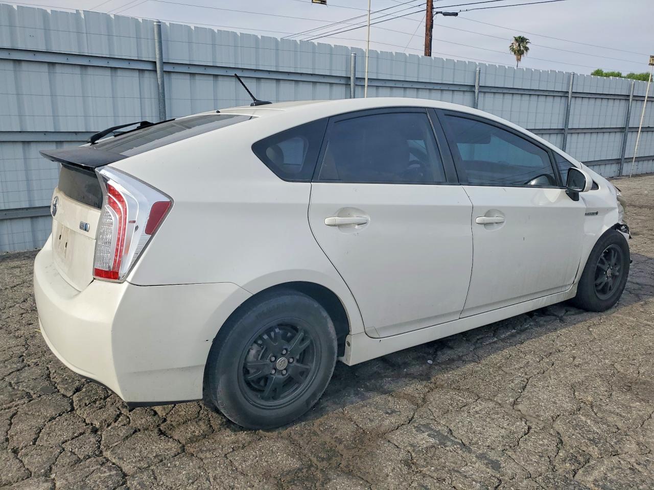 2014 Toyota Prius Three - zdjęcie 3