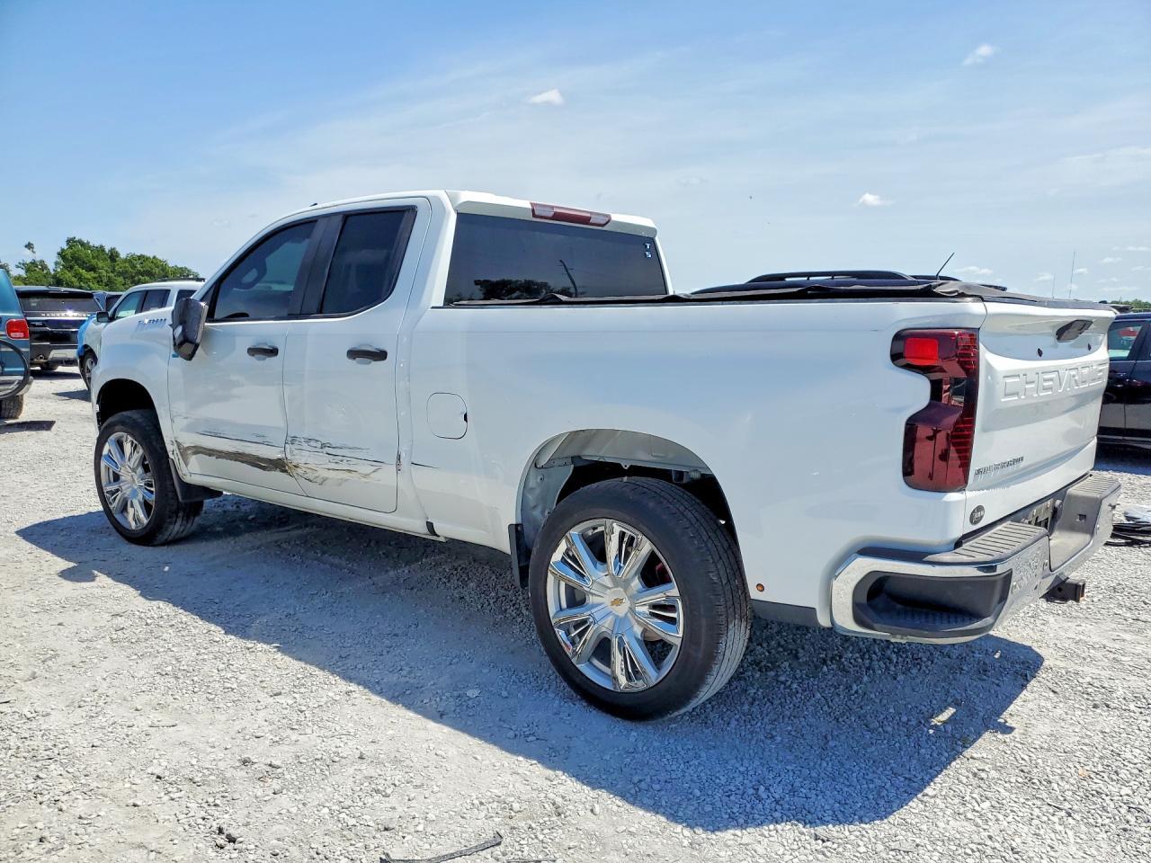 2021 Chevrolet Silverado C1500 - zdjęcie 2