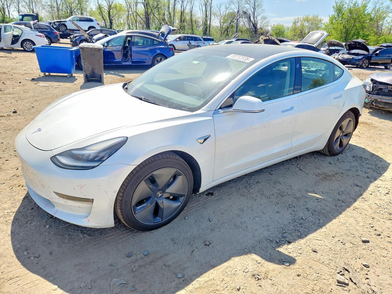 2019 Tesla Model 3 - zdjęcie główne