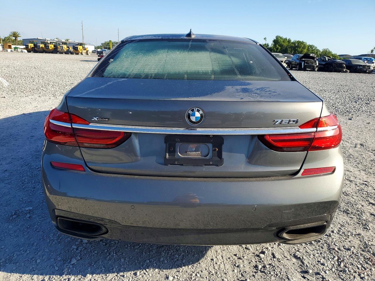 2017 BMW 750 Xi - zdjęcie 6