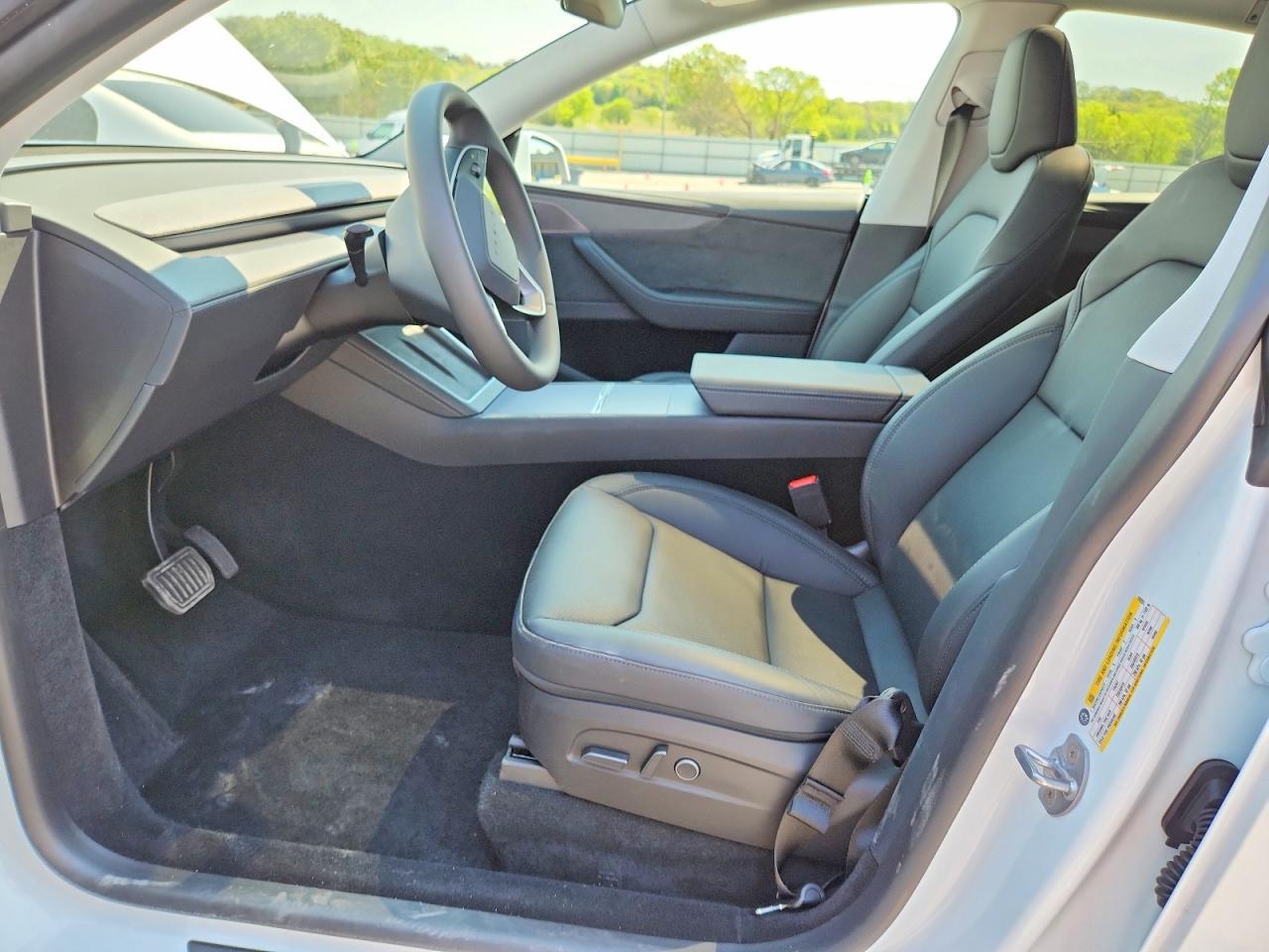 2026 Tesla Model Y - zdjęcie 7