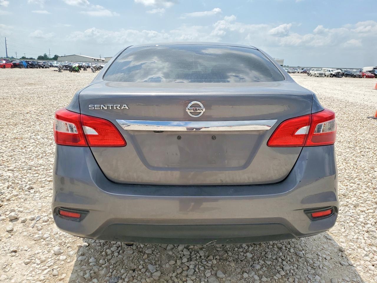 2019 Nissan Sentra S - zdjęcie 6