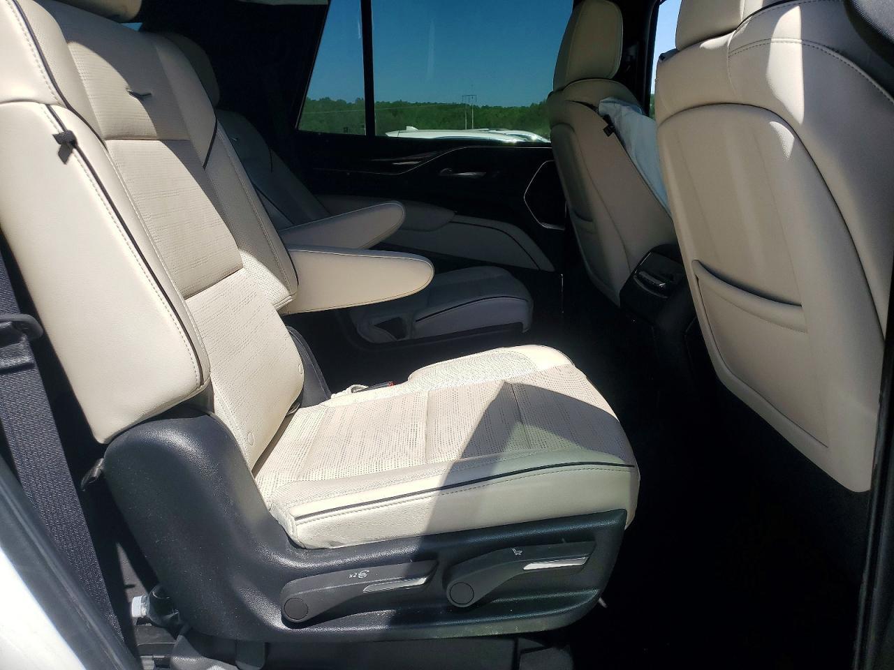 2022 Cadillac Escalade Sport - zdjęcie 11