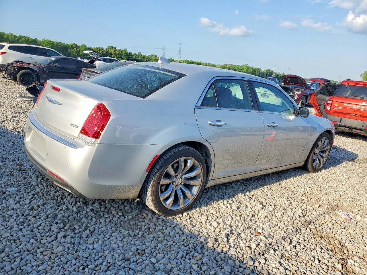 2019 Chrysler 300 Limited - zdjęcie 3
