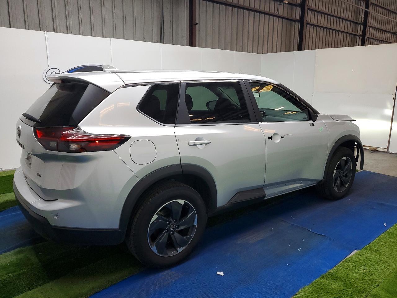 2025 Nissan Rogue Sv - zdjęcie 3