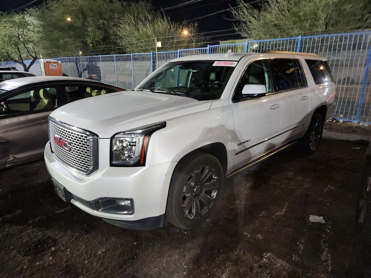 2017 GMC Yukon Xl Denali - zdjęcie główne
