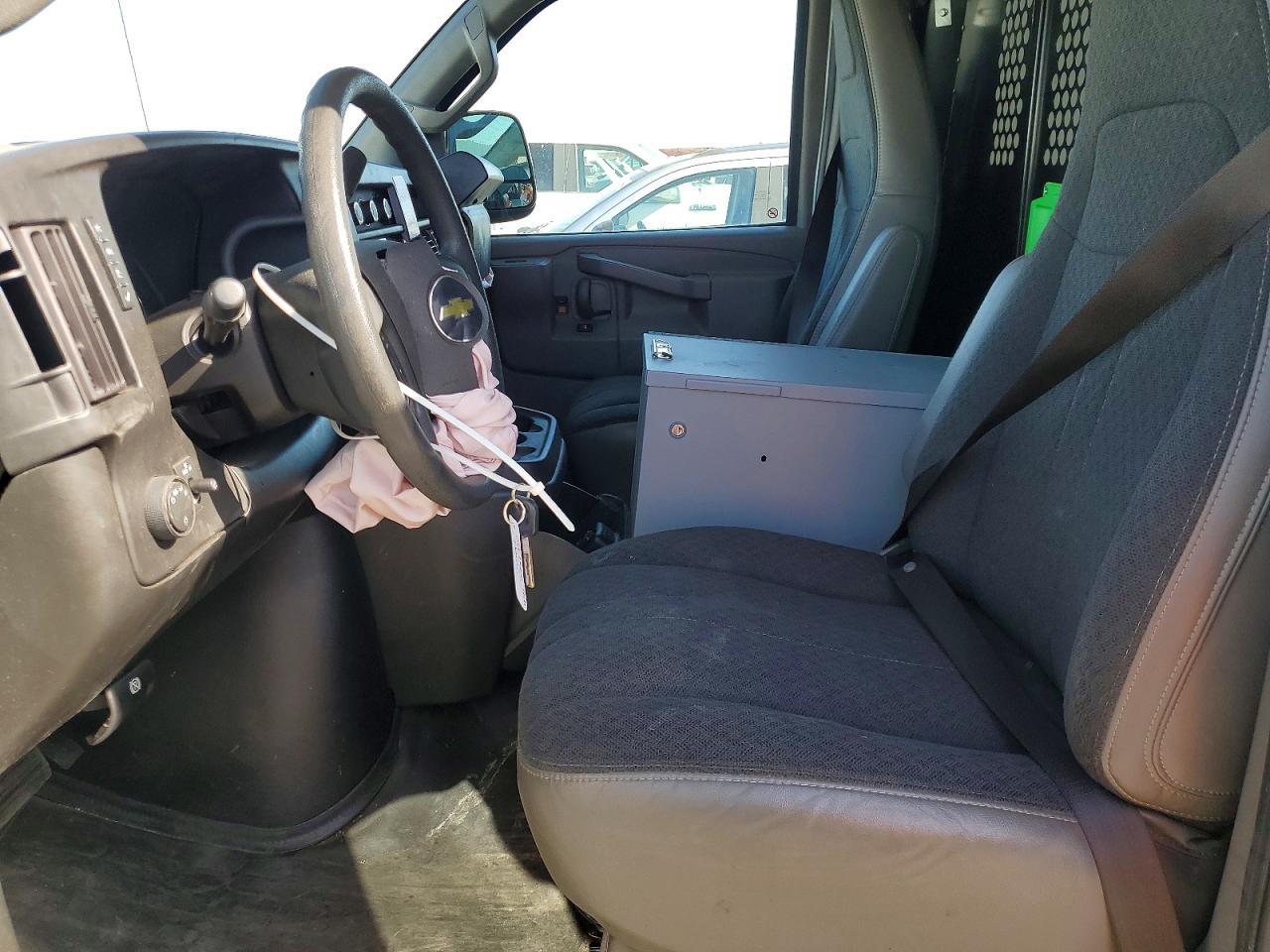 2022 Chevrolet Express G2500 - zdjęcie 7