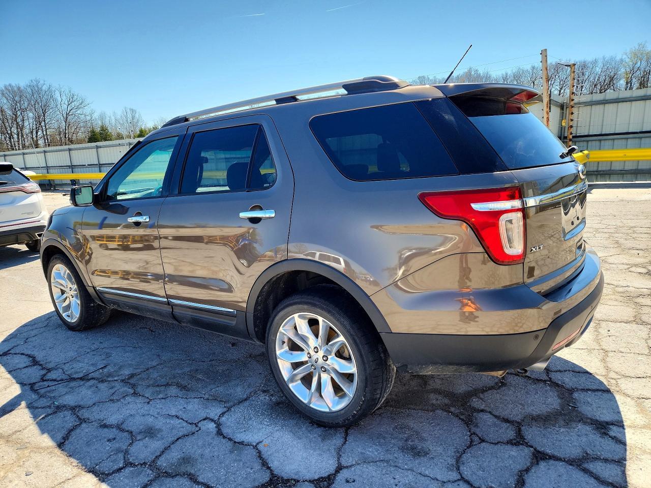 2015 Ford Explorer Xlt - zdjęcie 2