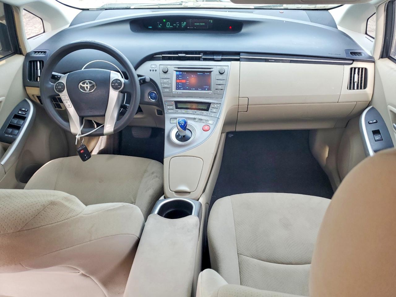2014 Toyota Prius Three - zdjęcie 8