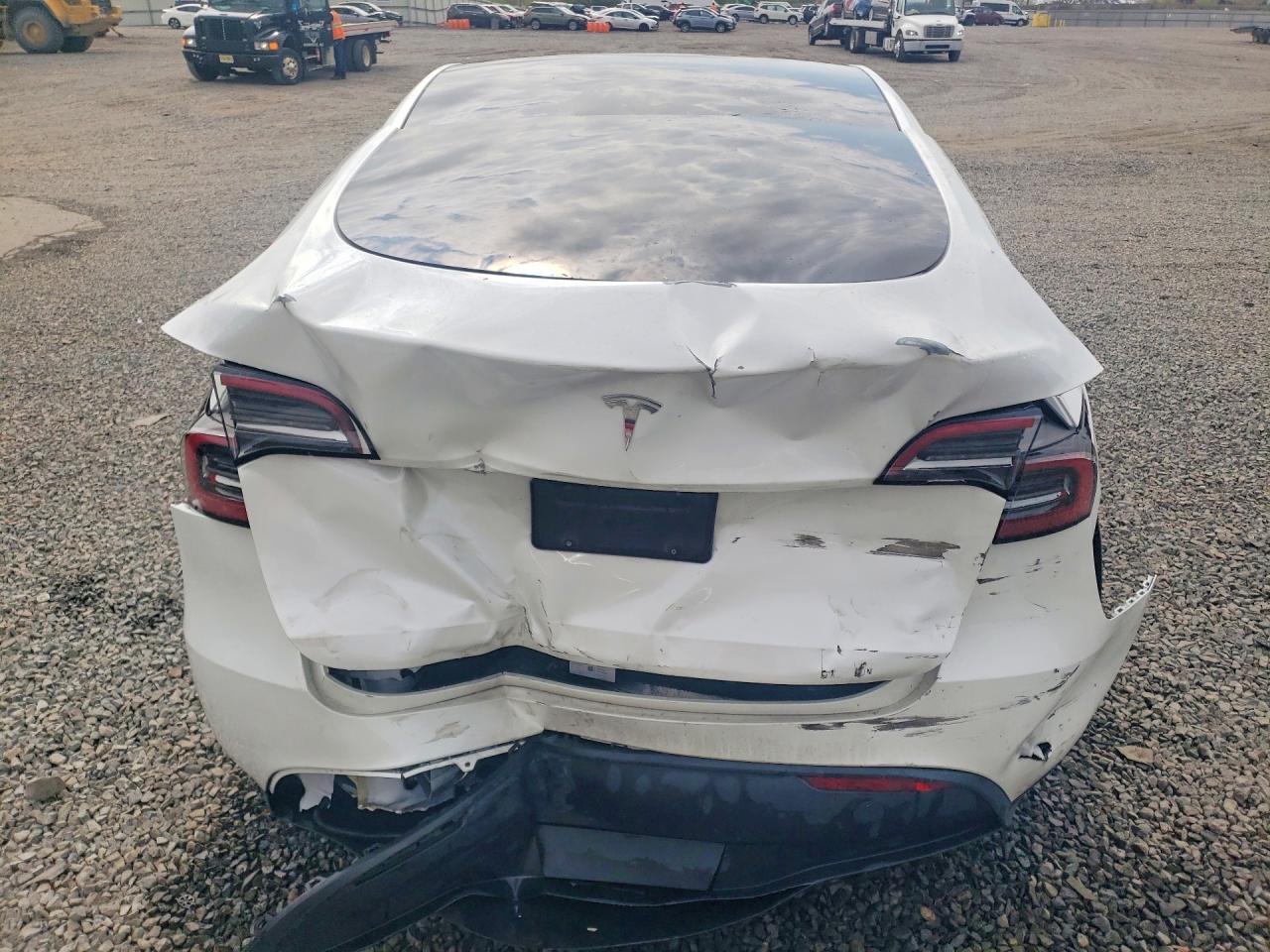 2025 Tesla Model Y - zdjęcie 6