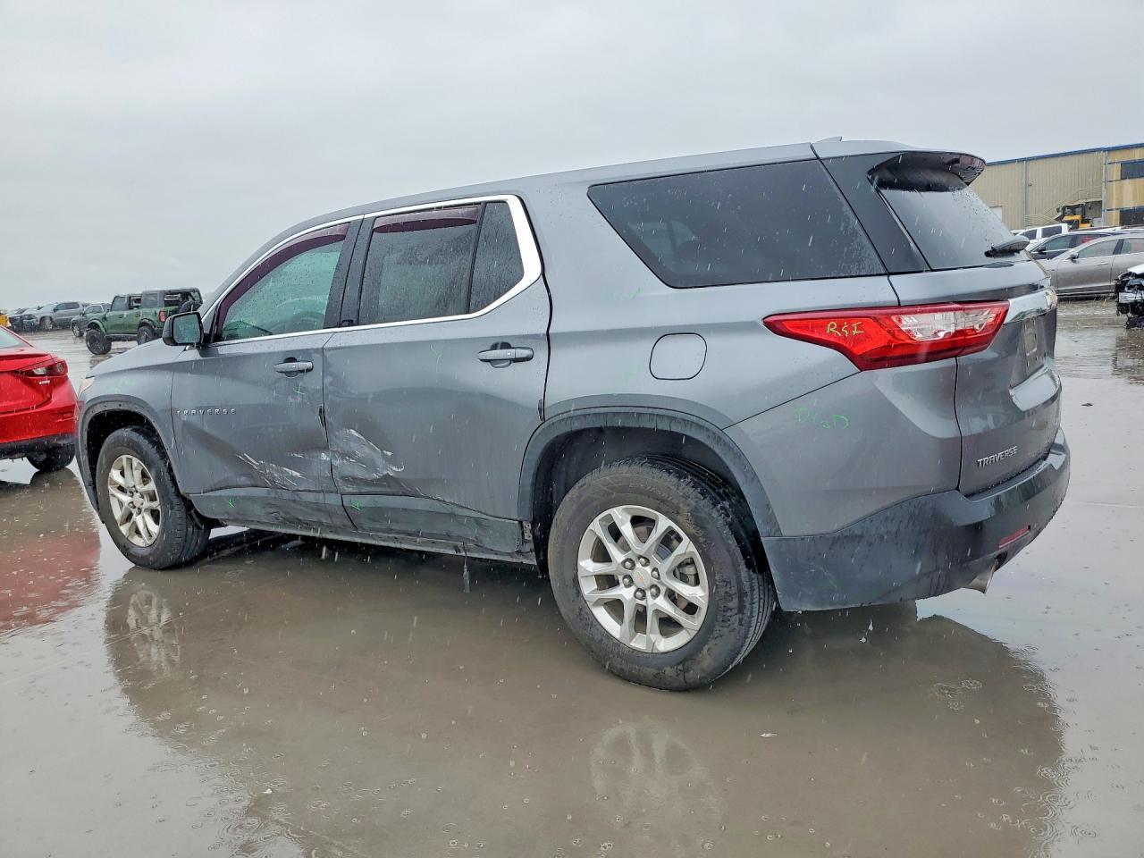 2020 Chevrolet Traverse Ls - zdjęcie 2