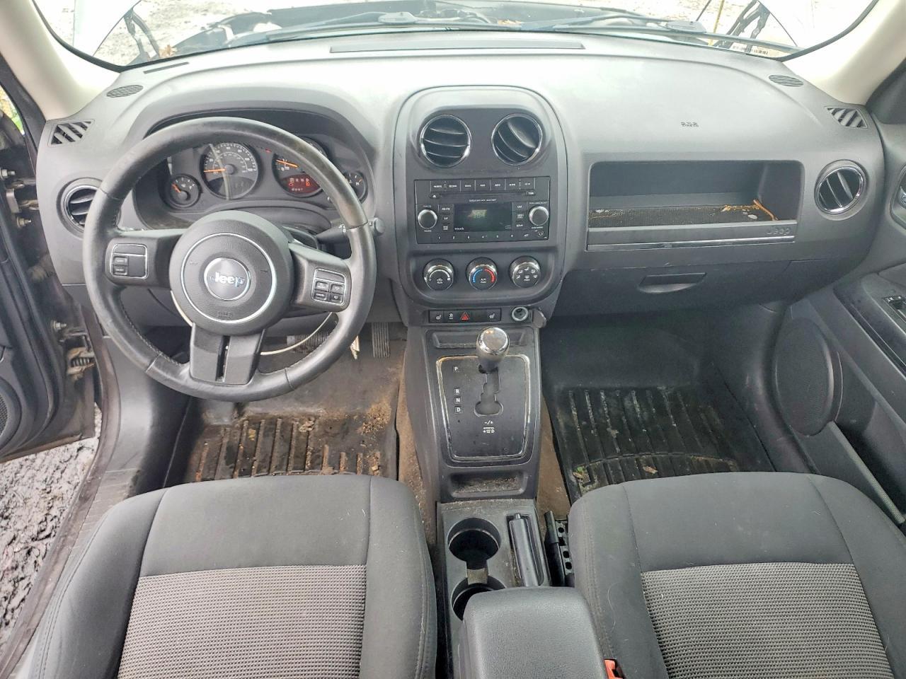 2014 Jeep Patriot Latitude - zdjęcie 8