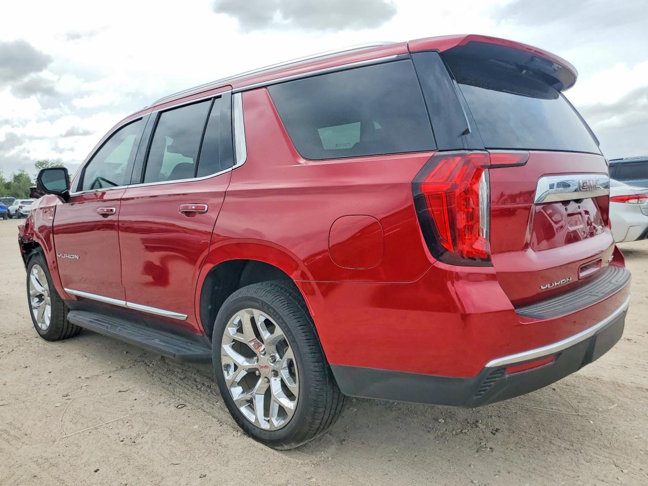 2022 GMC Yukon Slt - zdjęcie 2