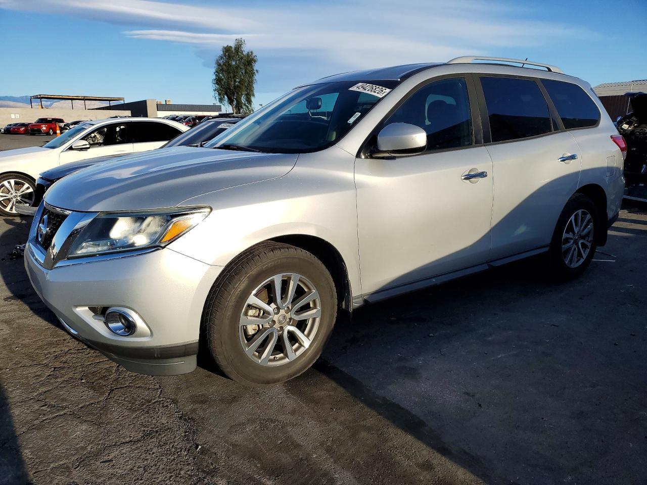 2016 Nissan Pathfinder Sv - zdjęcie główne