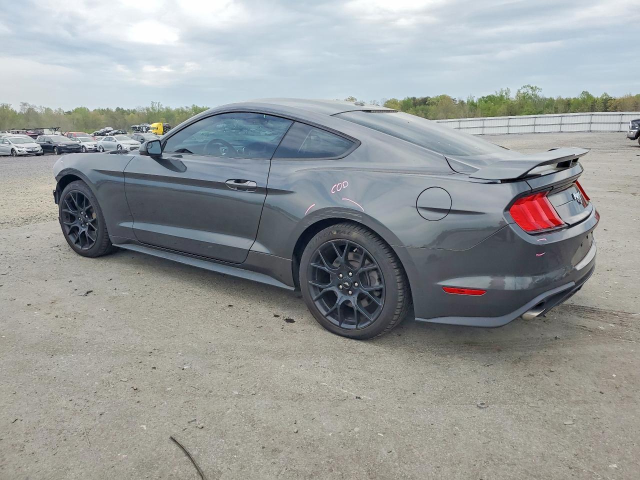 2019 Ford Mustang - zdjęcie 2