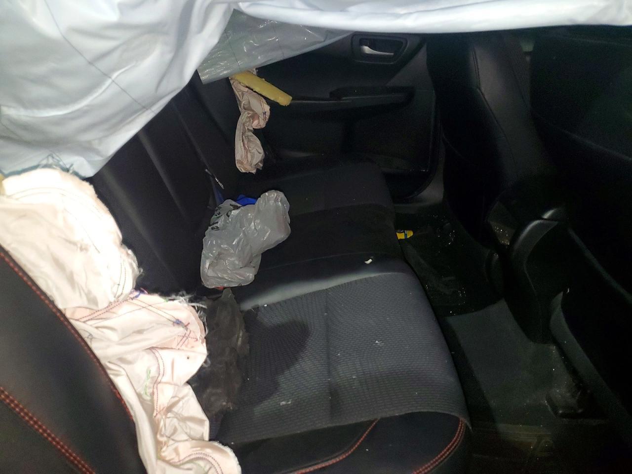 2016 Toyota Camry Se - zdjęcie 11