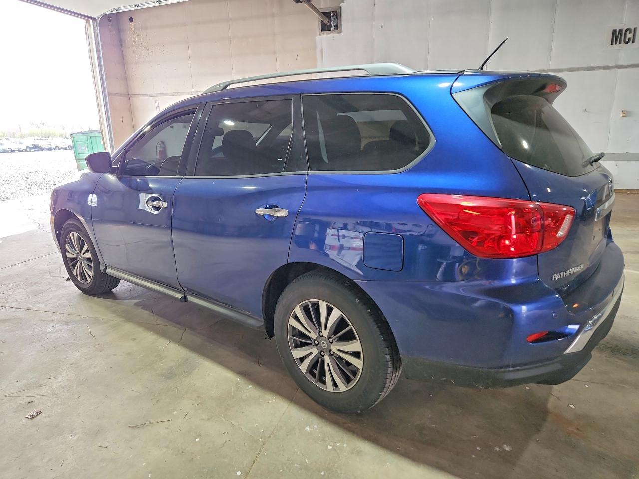 2018 Nissan Pathfinder Sv - zdjęcie 2