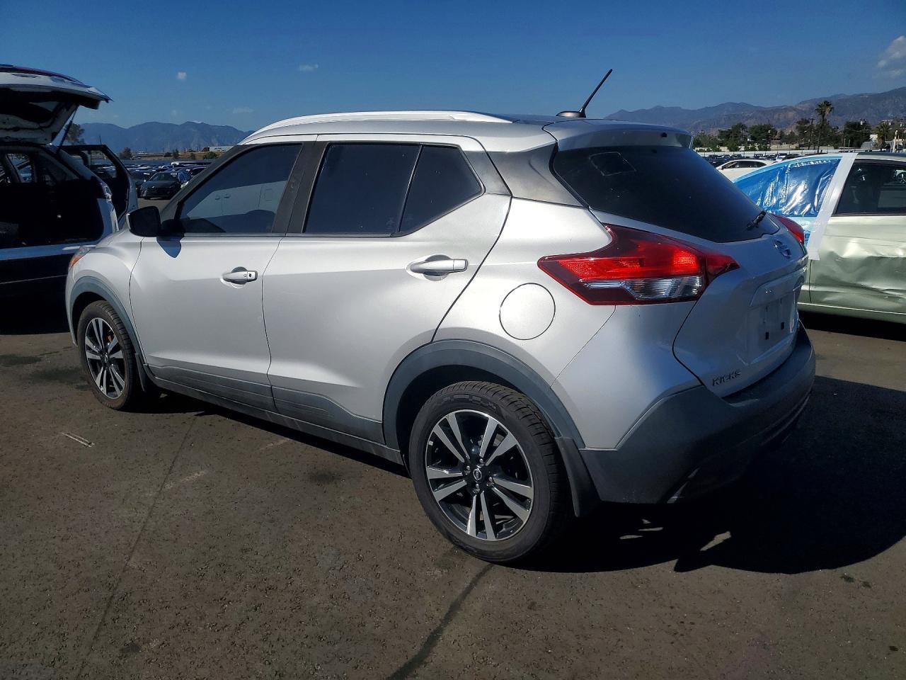 2019 Nissan Kicks Sv - zdjęcie 2