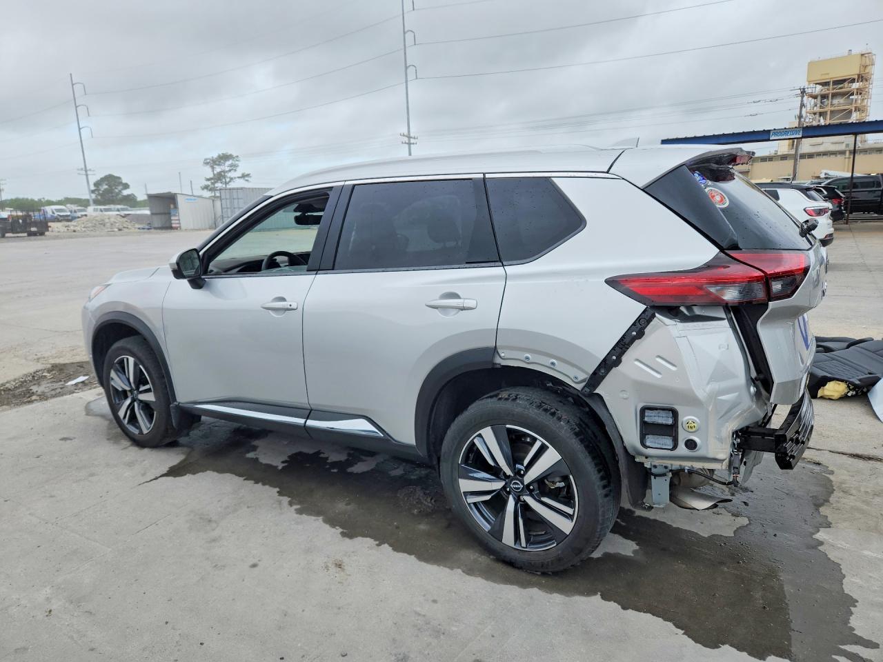 2023 Nissan Rogue Platinum - zdjęcie 2