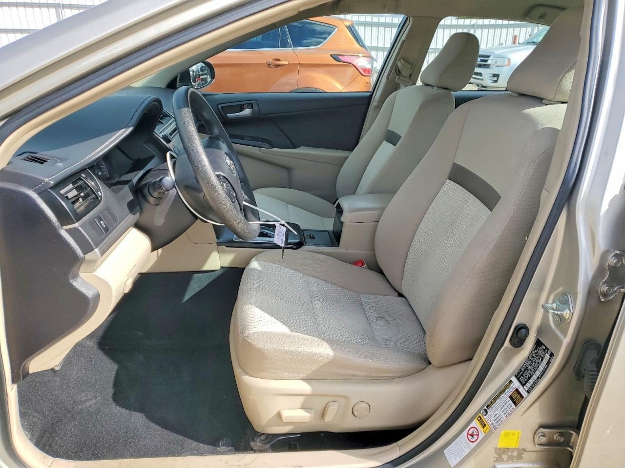 2014 Toyota Camry Le - zdjęcie 7