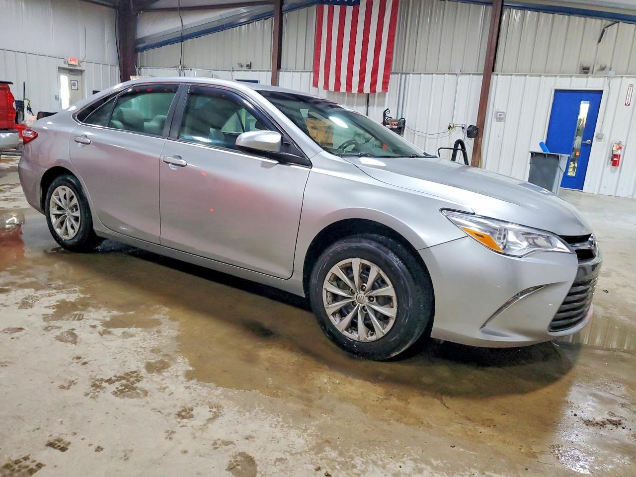 2017 Toyota Camry Le - zdjęcie 4