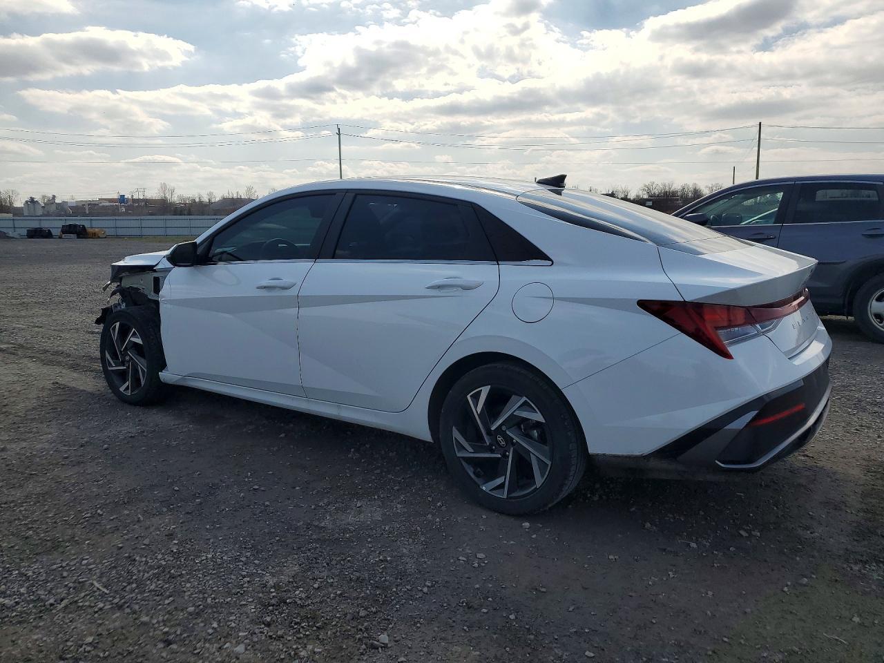 2025 Hyundai Elantra Limited - zdjęcie 2
