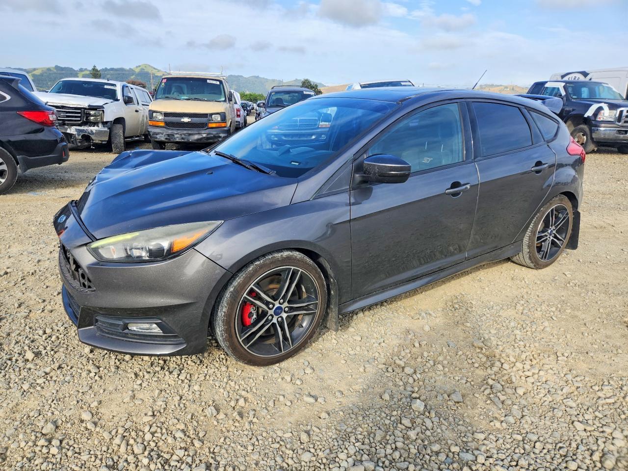 2015 Ford Focus St - zdjęcie główne
