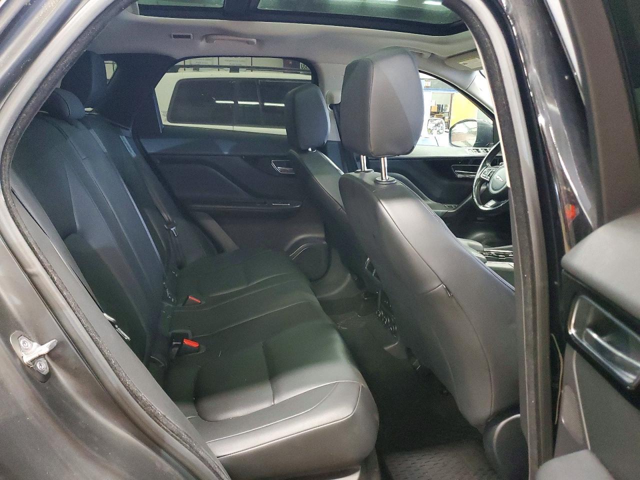 2017 Jaguar F-Pace Premium - zdjęcie 11