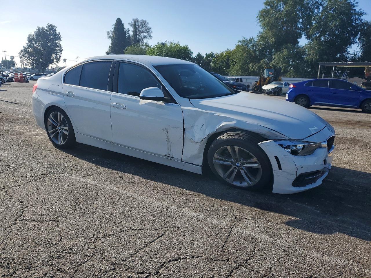 2017 BMW 330 I - zdjęcie 4