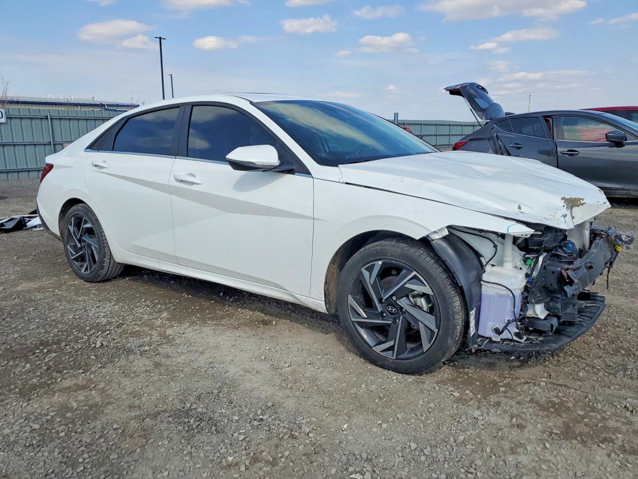 2025 Hyundai Elantra Limited - zdjęcie 4