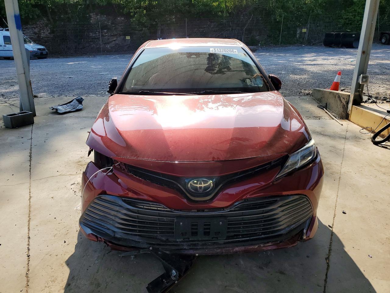 2020 Toyota Camry Le - zdjęcie 5