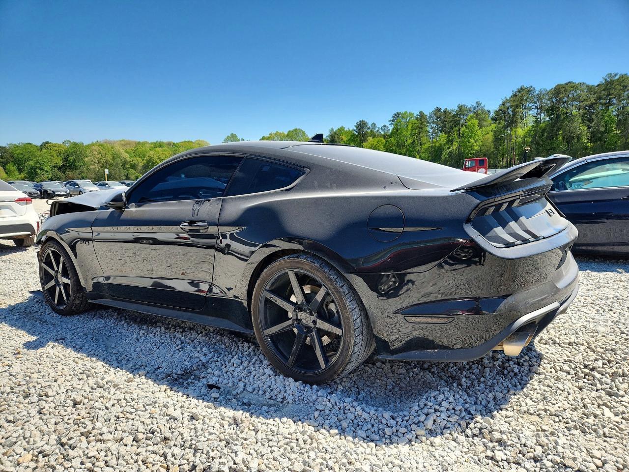 Ford Mustang - zdjęcie 2