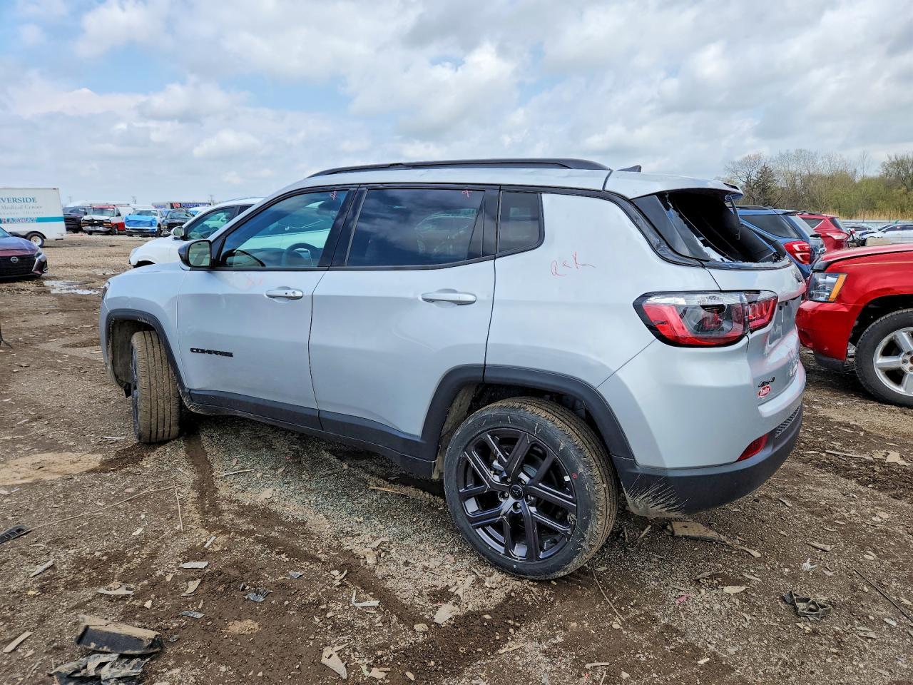 2026 Jeep Compass Latitude - zdjęcie 2
