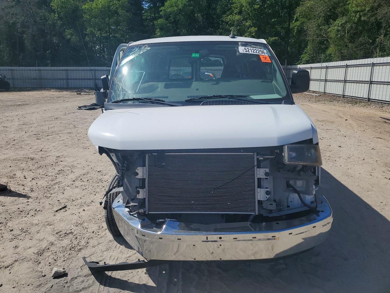 2022 GMC Savana G2500 - zdjęcie 5
