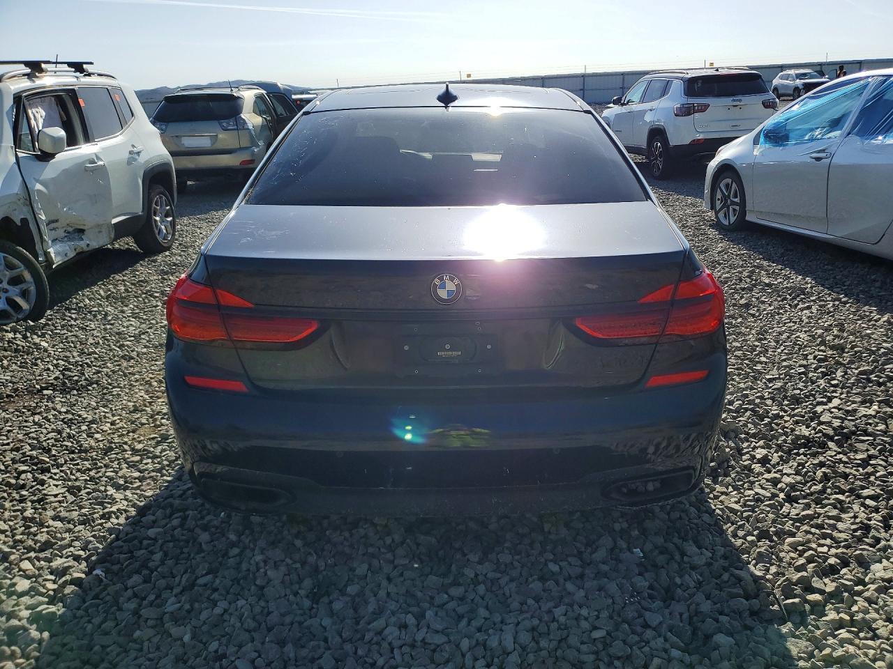 2017 BMW 750 I - zdjęcie 6